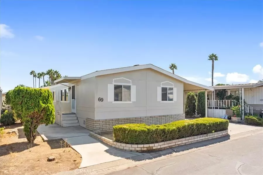 201 W Collins #69, Orange, CA 92867