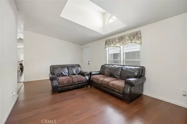 Tustin, CA 92780,129 S Colombo