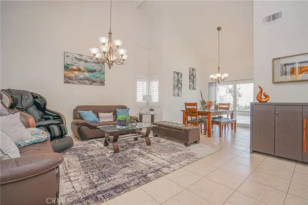 2261 Whiteoak Lane, Corona, CA 92882