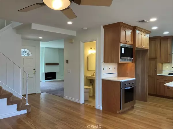 Westminster, CA 92683,5042 Hampton Court