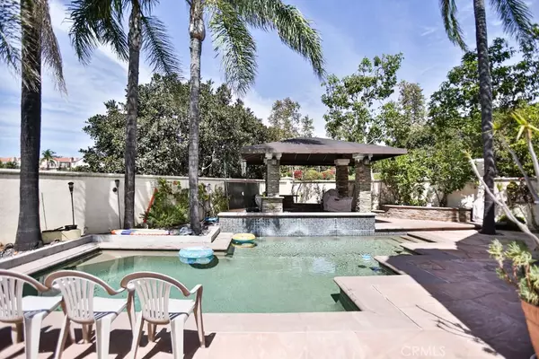 Lake Forest, CA 92610,3 Corozal