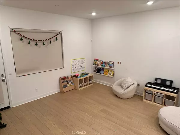 Irvine, CA 92618,105 Sash