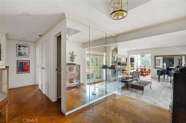 Beverly Hills, CA 90212,370 S Elm #2