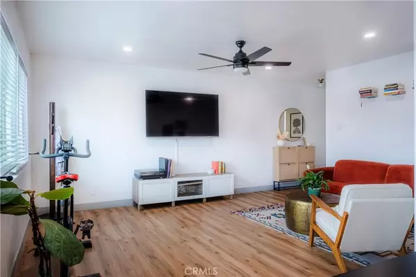 Long Beach, CA 90802,1187 E 3rd Street #209