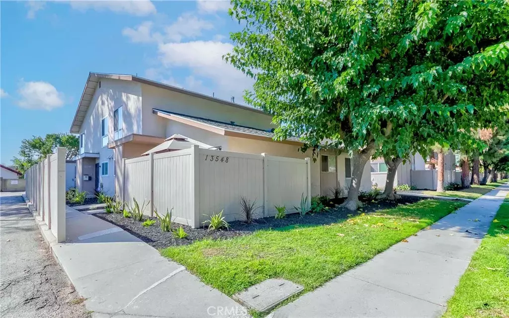 Cerritos, CA 90703,13548 VILLAGE DR #3/4