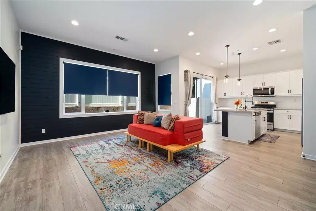 Corona, CA 92883,4166 Horvath #106