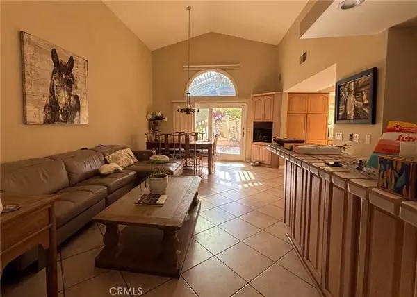 Long Beach, CA 90815,715 N Lariat