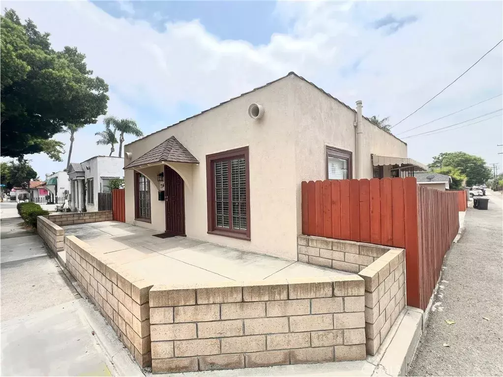 Fullerton, CA 92831,714 E Chapman Avenue
