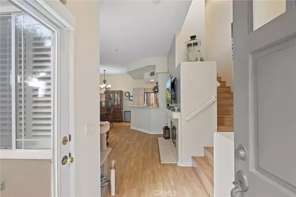 Los Alamitos, CA 90720,2912 Claremore Lane