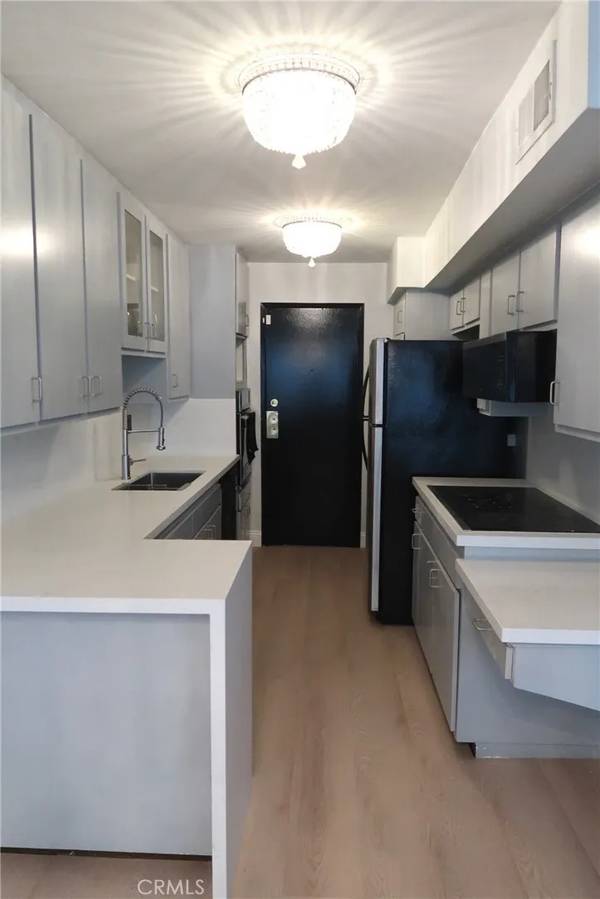 1121 N Olive Drive #209, West Hollywood, CA 90069