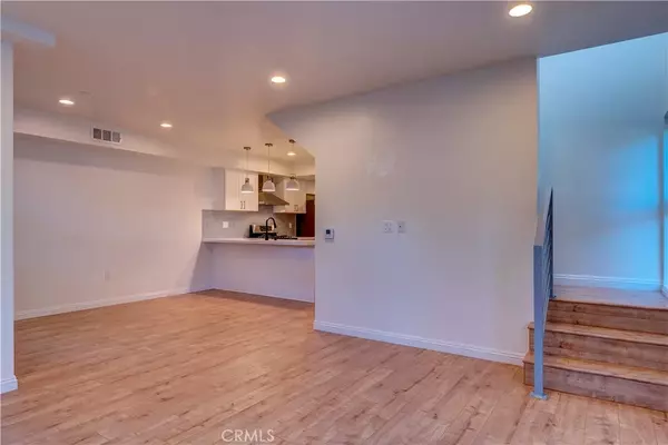 Santa Monica, CA 90405,1048 N Maple Street
