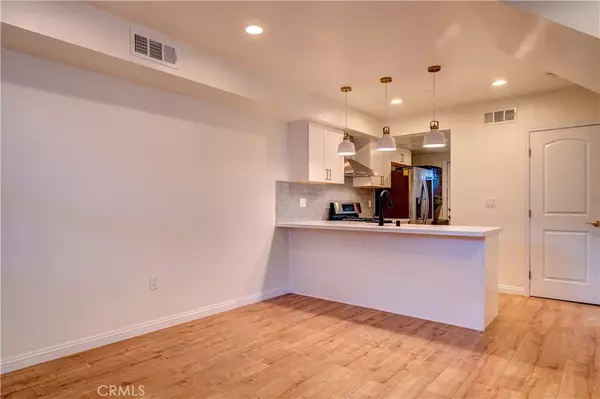 Santa Monica, CA 90405,1048 N Maple Street