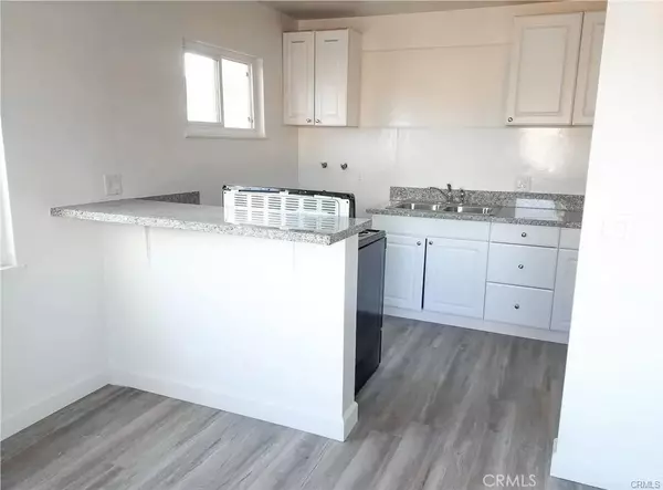 Santa Ana, CA 92707,2516 S Rosewood