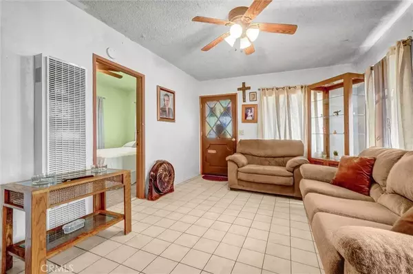 Santa Ana, CA 92707,2118 Hickory Street