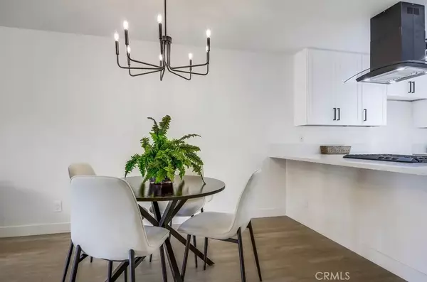 Huntington Beach, CA 92649,4682 Warner #B102