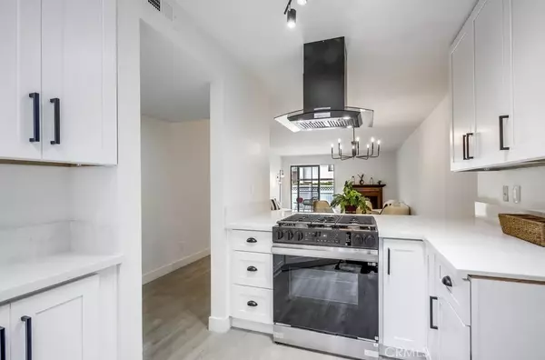 Huntington Beach, CA 92649,4682 Warner #B102