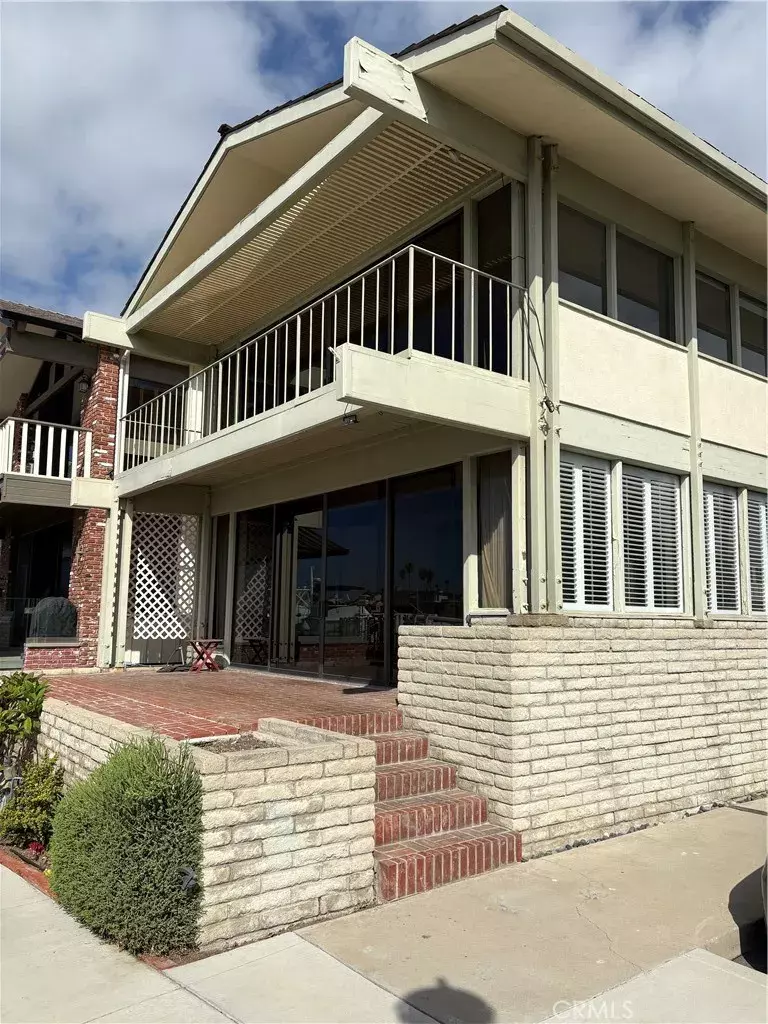 Long Beach, CA 90803,5627 E Corso Di Napoli East