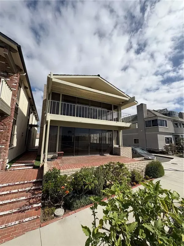 Long Beach, CA 90803,5627 E Corso Di Napoli East