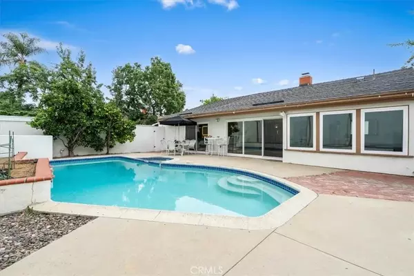 Lake Forest, CA 92630,25121 Rivendell