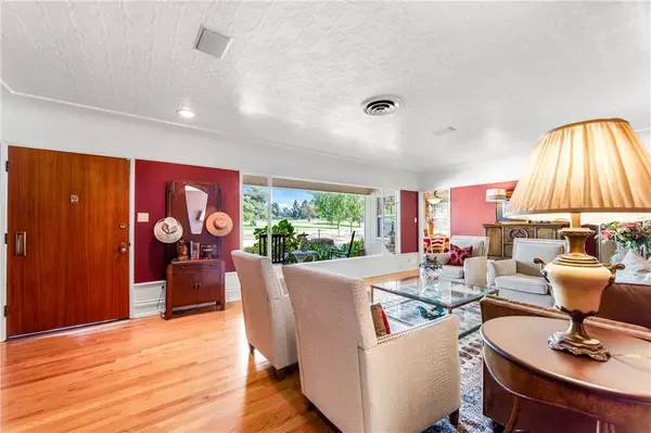 Long Beach, CA 90814,5280 E 6th