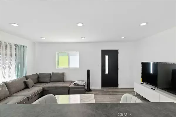 Torrance, CA 90504,1900 Artesia Blvd #4