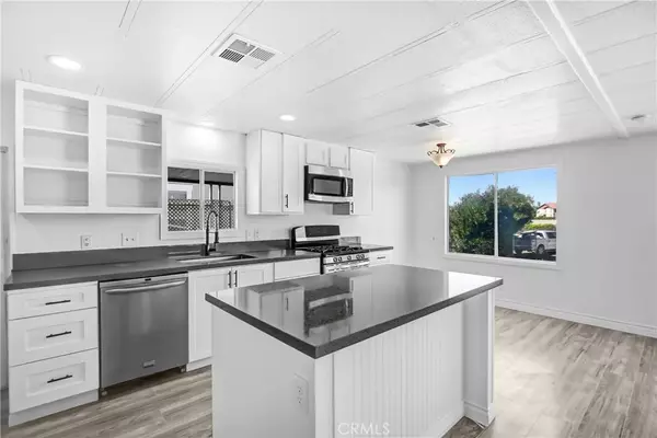 Hemet, CA 92543,1536 S State St #29