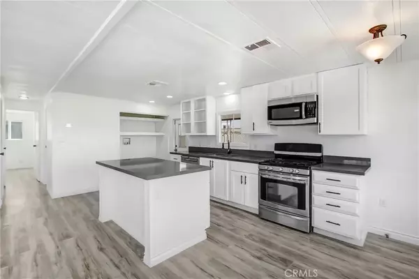 Hemet, CA 92543,1536 S State St #29