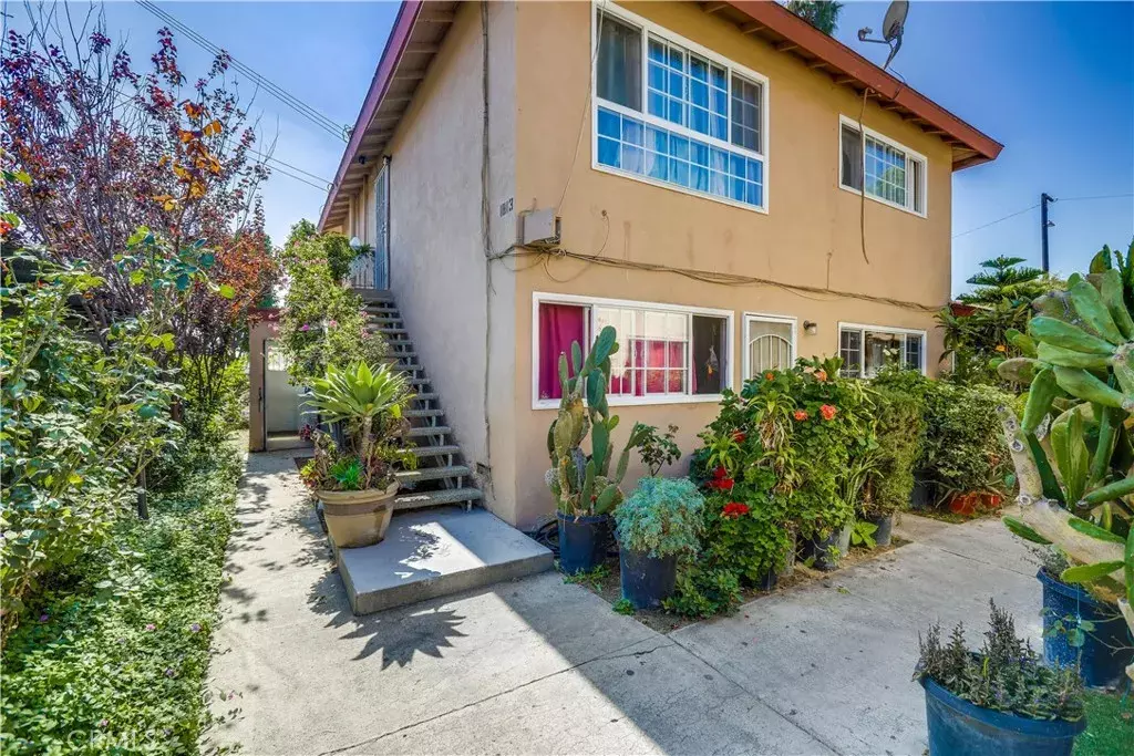 Santa Ana, CA 92707,1813 Cedar