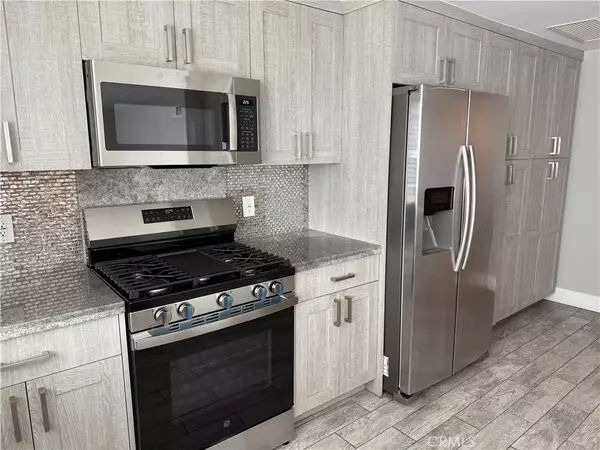 Irvine, CA 92604,6 Leda