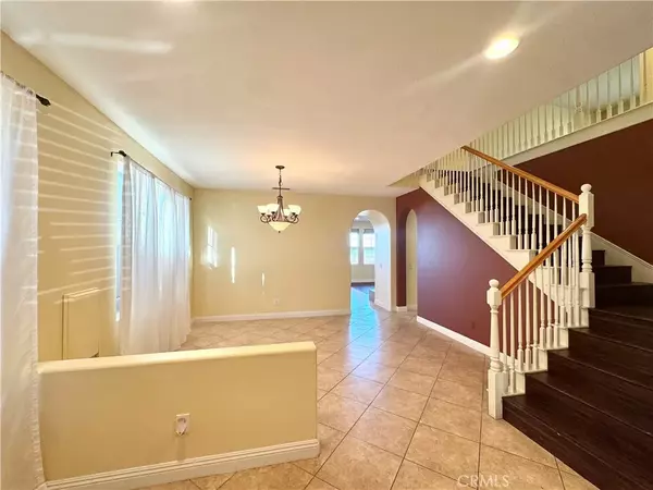 2541 Hillcrest Street, Signal Hill, CA 90755