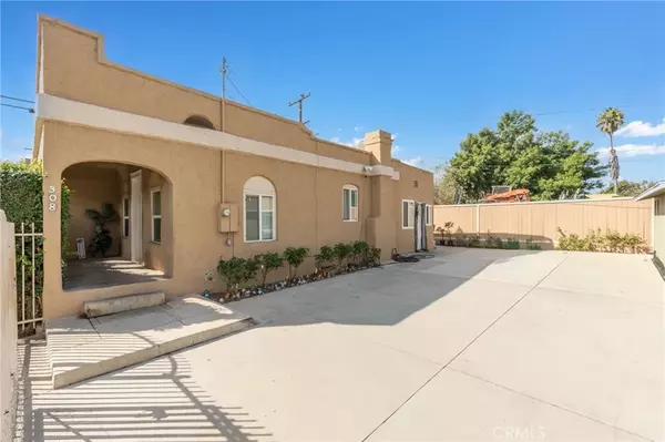 Santa Ana, CA 92701,926 E Pine