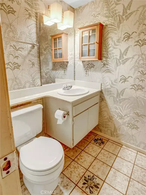 Santa Ana, CA 92704,2710 W Segerstrom Avenue #D