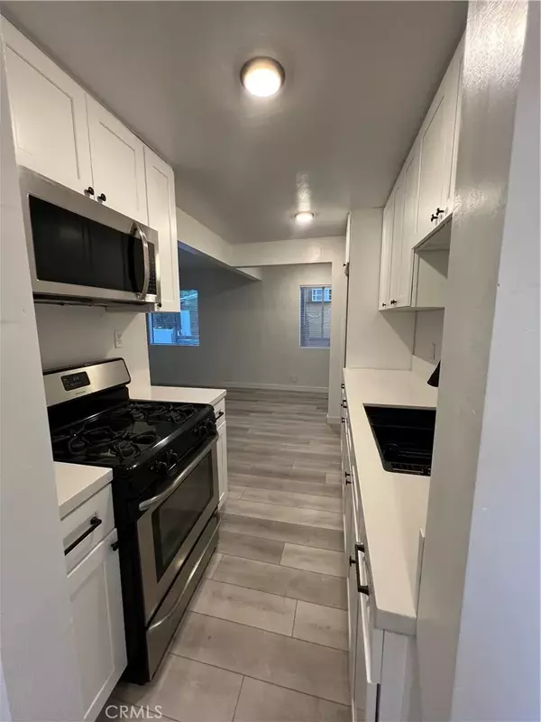 San Fernando, CA 91340,1230 Omelveny #A