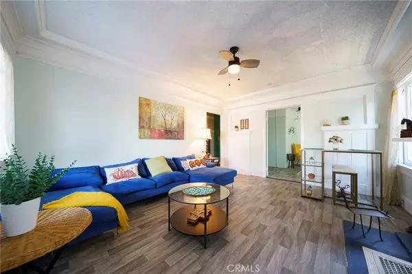 Los Angeles, CA 90037,146 W Vernon