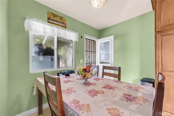 Santa Ana, CA 92703,210 S Raitt