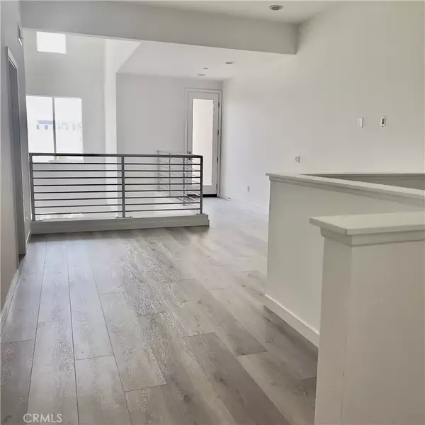 Irvine, CA 92612,85 Waldorf