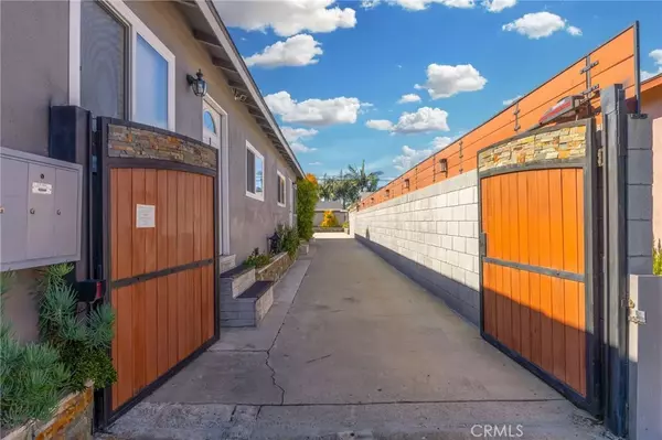 Hawthorne, CA 90250,11521 Inglewood Avenue