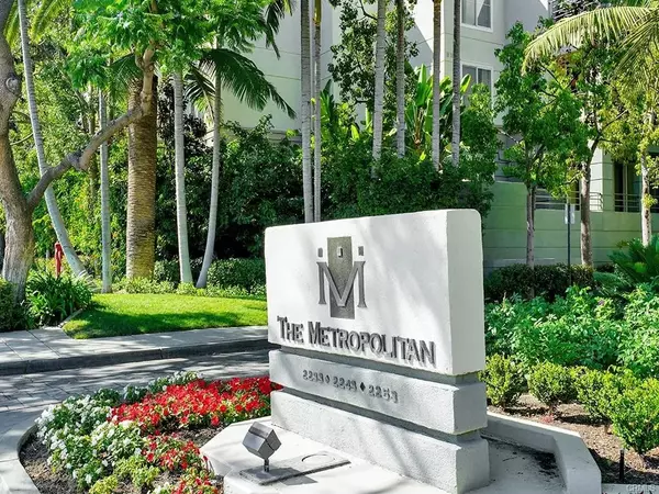 2233 Martin #413, Irvine, CA 92612