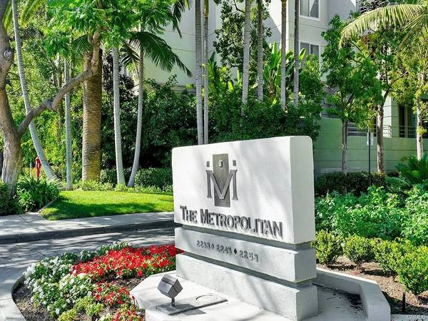 2233 Martin #413, Irvine, CA 92612