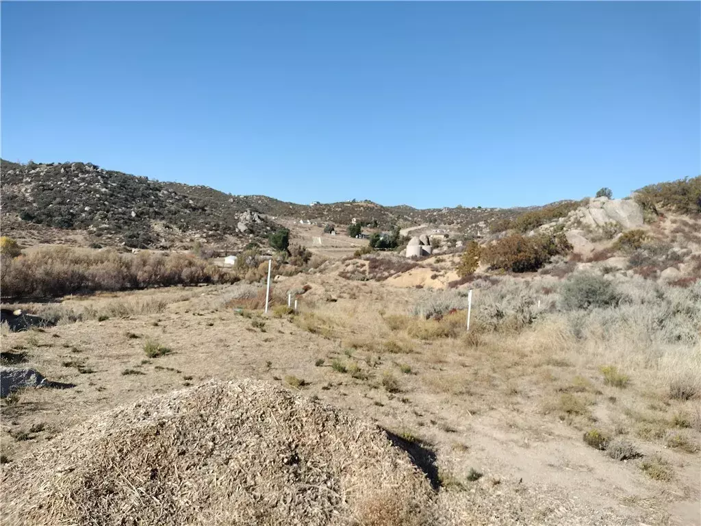 Aguanga, CA 92536,48750 Leaning Rock