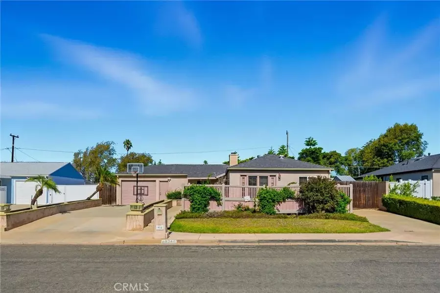 934 Governor Street, Costa Mesa, CA 92627