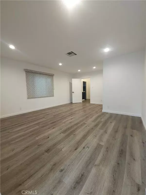 Encino, CA 91316,17423 Burbank