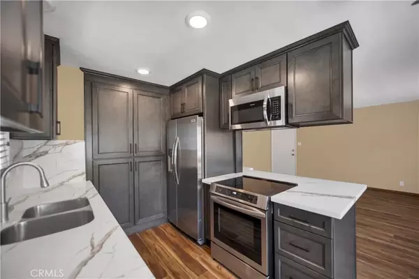 Long Beach, CA 90803,2214 E 2nd Street #6