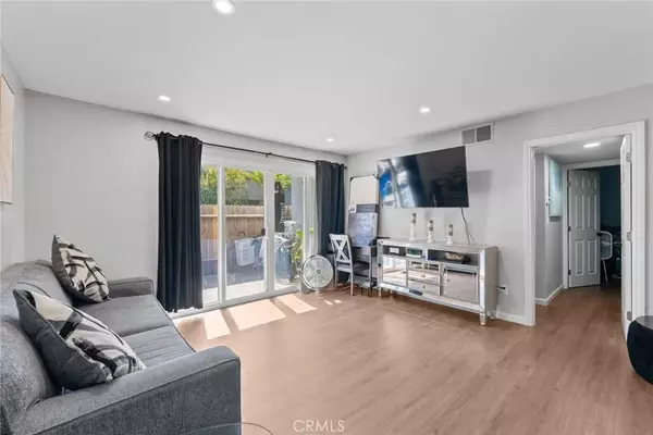 Santa Ana, CA 92704,2511 W Sunflower #P4