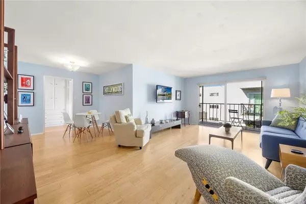 Long Beach, CA 90803,2121 E 1st #308