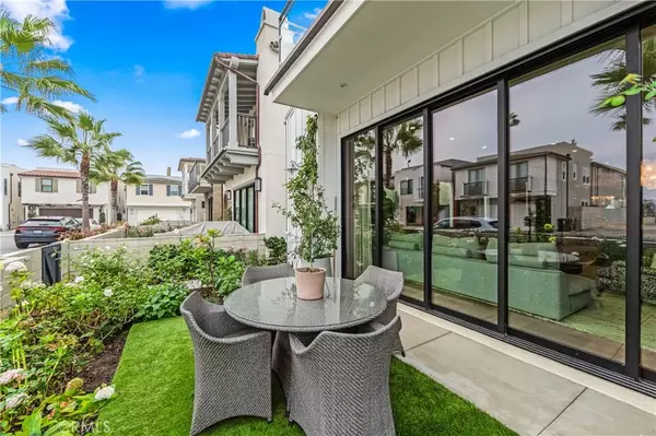 Seal Beach, CA 90740,15 Marina Way