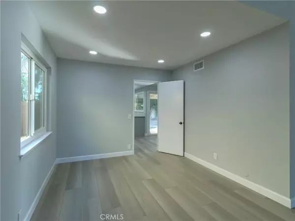Santa Ana, CA 92707,518 W Alpine