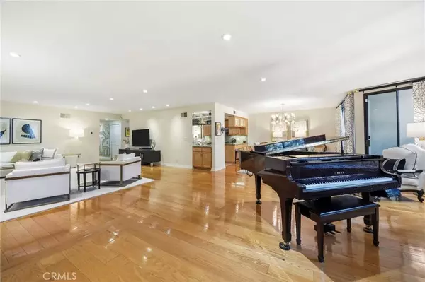 Bel Air, CA 90049,11687 Bellagio Road #12