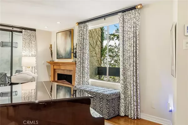 Bel Air, CA 90049,11687 Bellagio Road #12