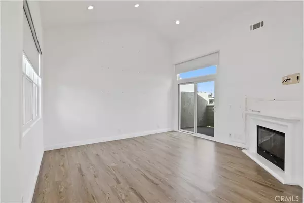 Los Alamitos, CA 90720,3961 Green